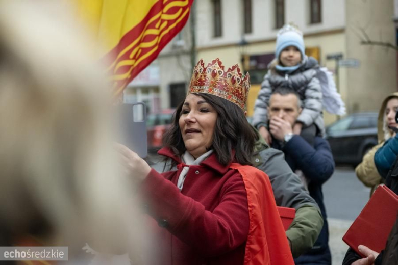 Barwny Orszak Trzech Króli przeszedł średzkimi ulicami