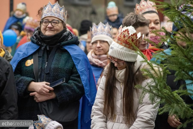 Barwny Orszak Trzech Króli przeszedł średzkimi ulicami