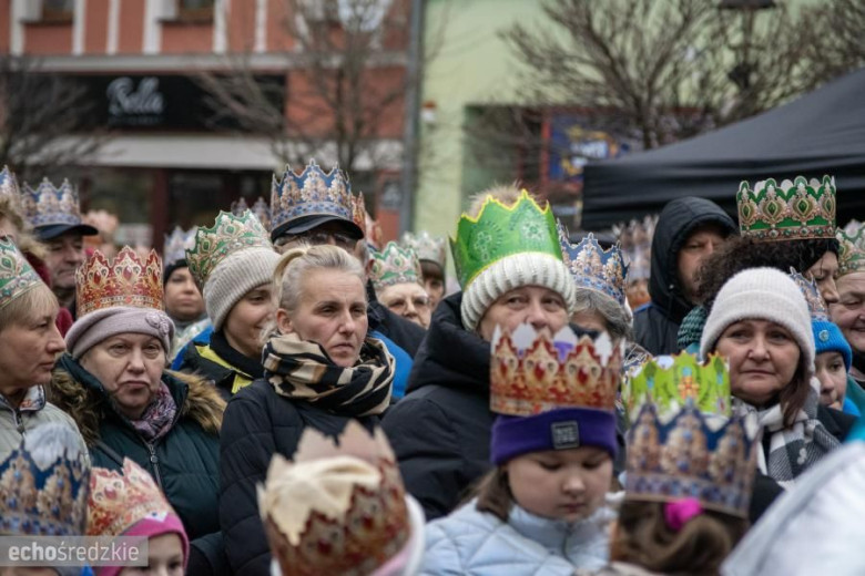 Barwny Orszak Trzech Króli przeszedł średzkimi ulicami
