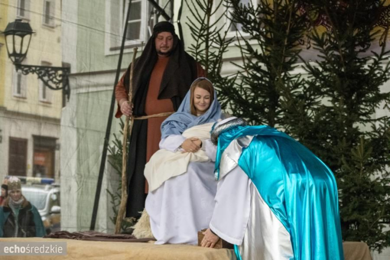 Barwny Orszak Trzech Króli przeszedł średzkimi ulicami