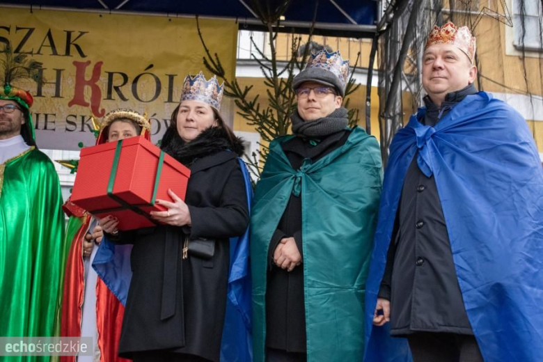 Barwny Orszak Trzech Króli przeszedł średzkimi ulicami