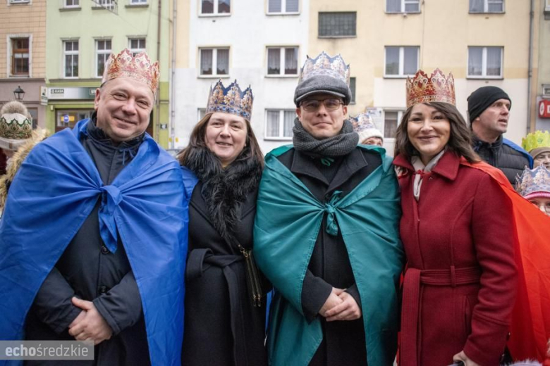 Barwny Orszak Trzech Króli przeszedł średzkimi ulicami