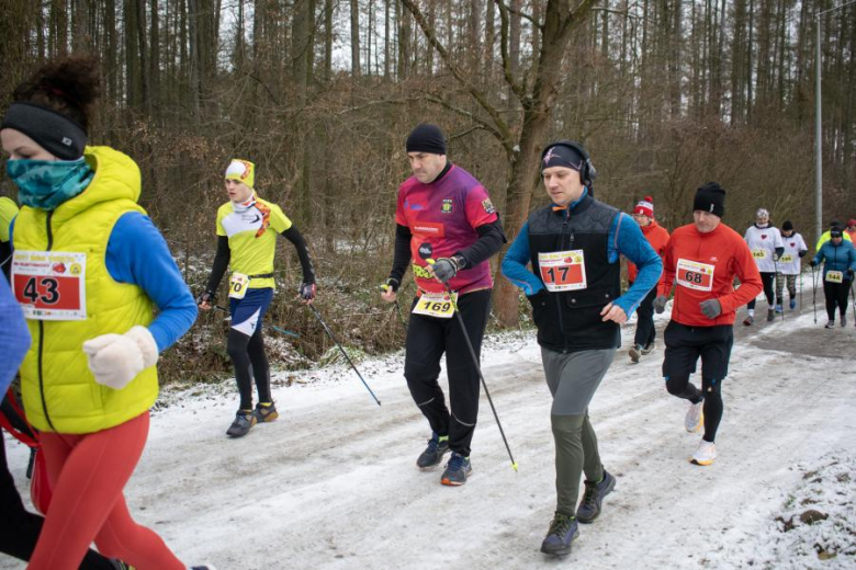 Biegacze kolejny raz rywalizowali podczas Biegu Walentynkowego w Wilkszynie