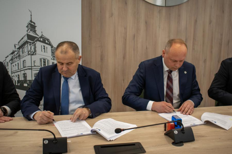 Podpisanie umowy na budowę oczyszczalni ścieków w gminie Miękinia