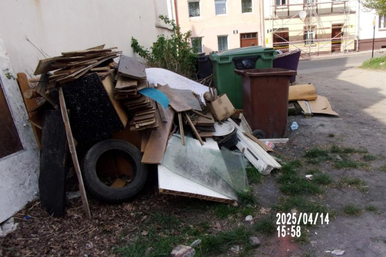 Kolejny przykład zaśmiecania