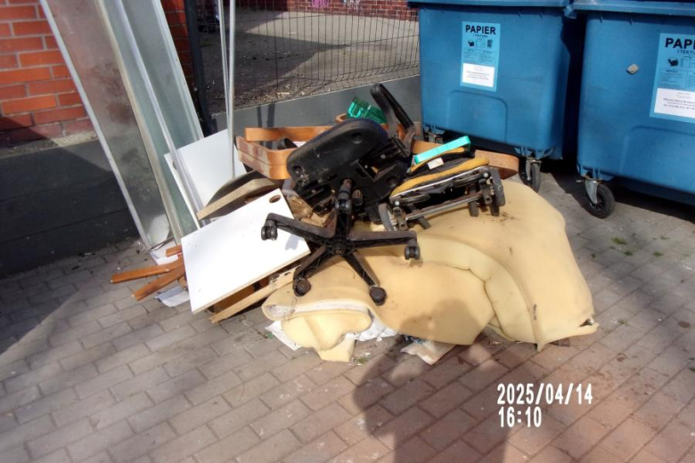 Kolejny przykład zaśmiecania