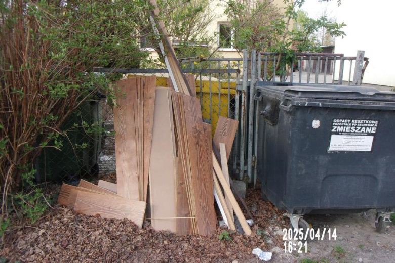 Kolejny przykład zaśmiecania