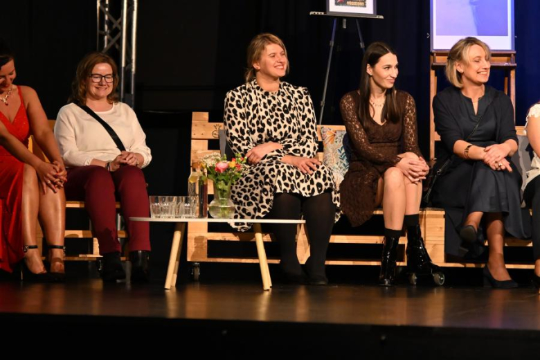 "Skrzydła, których nie widać"