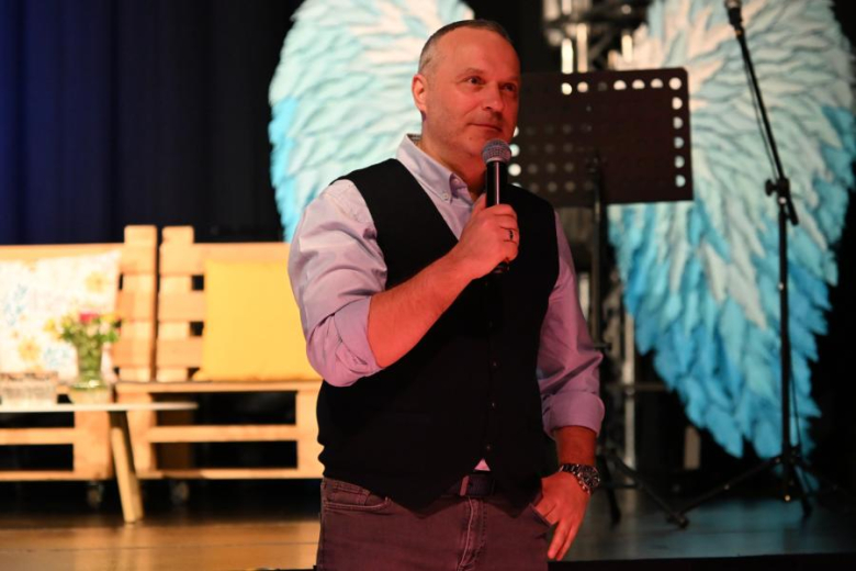 "Skrzydła, których nie widać"