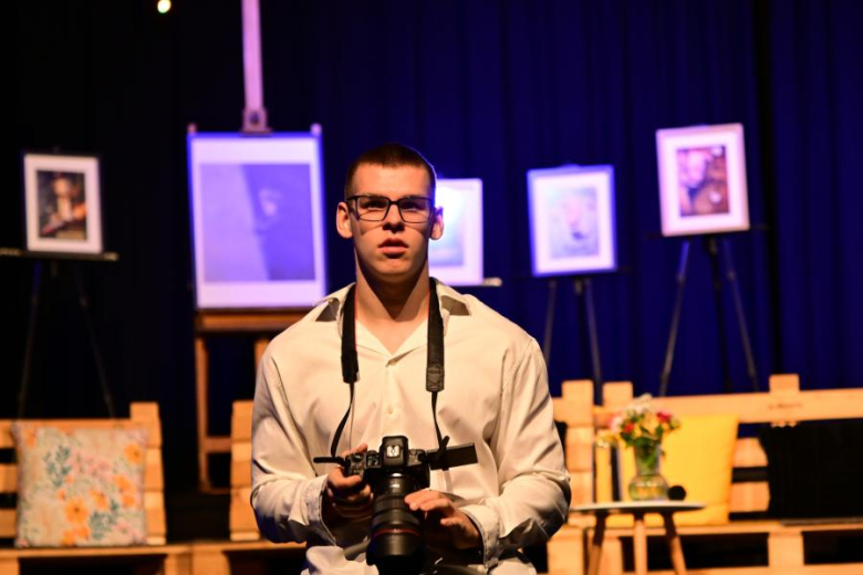 "Skrzydła, których nie widać"