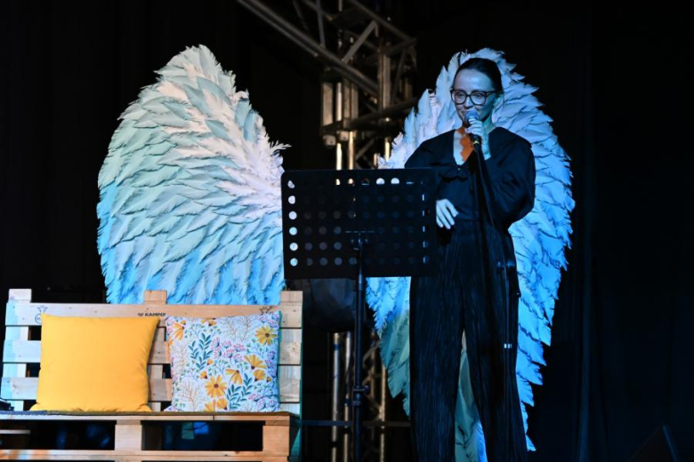 "Skrzydła, których nie widać"