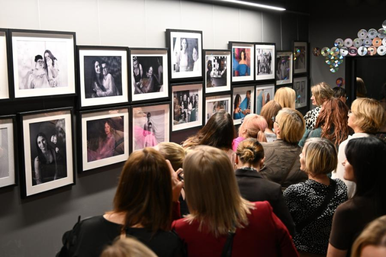 "Skrzydła, których nie widać"