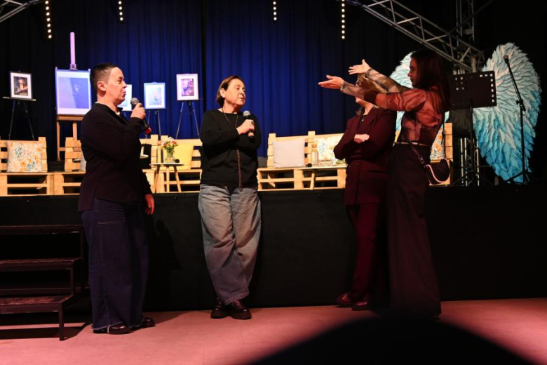 "Skrzydła, których nie widać"