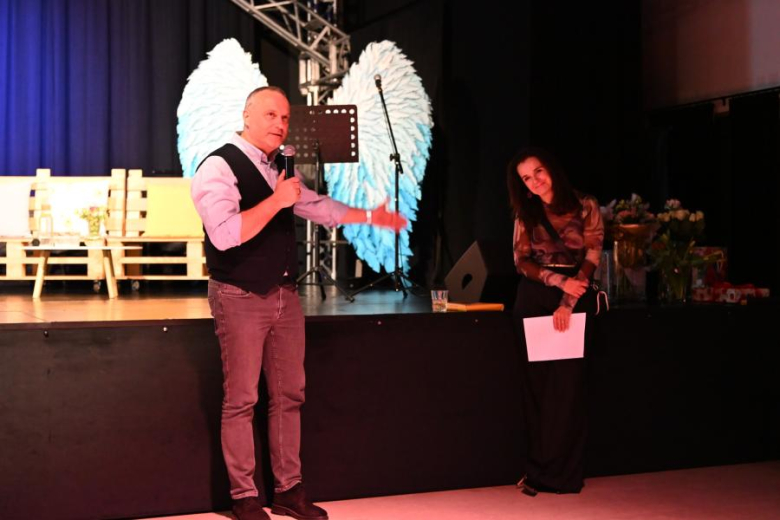 "Skrzydła, których nie widać"