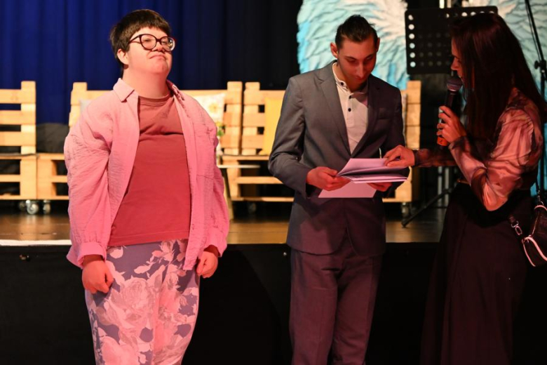 "Skrzydła, których nie widać"