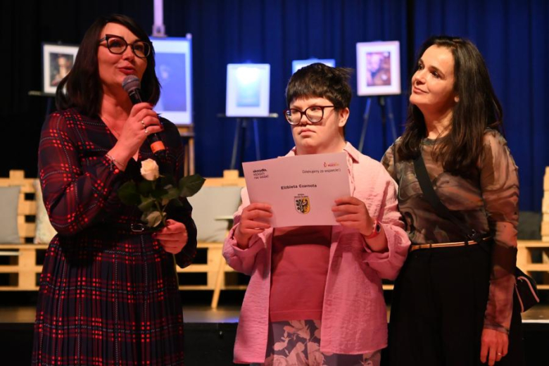 "Skrzydła, których nie widać"