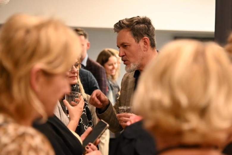 "Skrzydła, których nie widać"