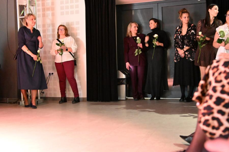 "Skrzydła, których nie widać"