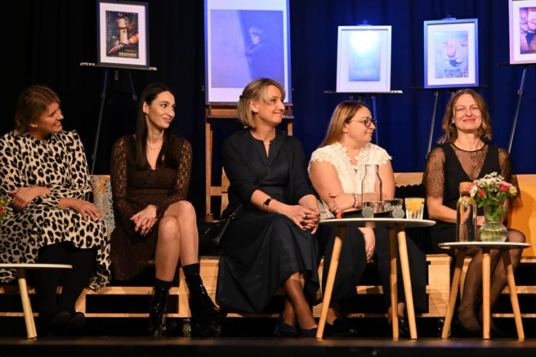 "Skrzydła, których nie widać"