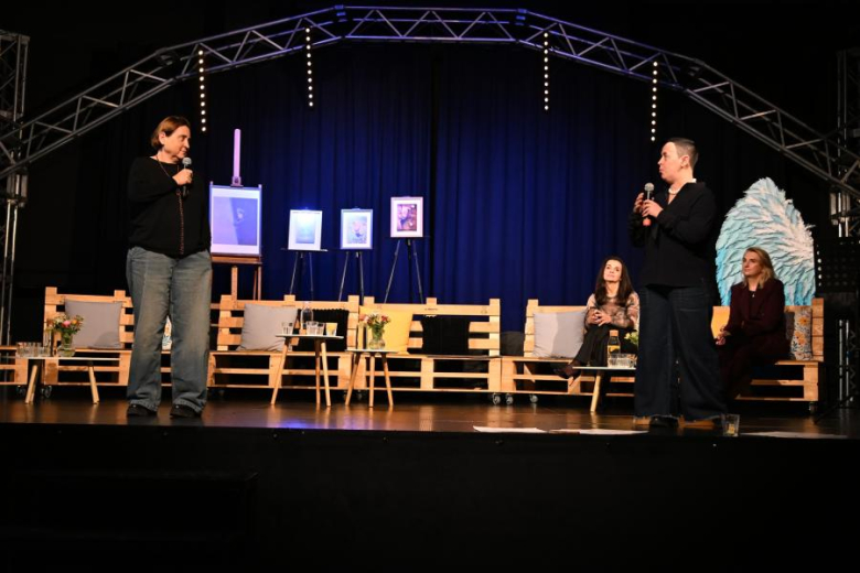 "Skrzydła, których nie widać"