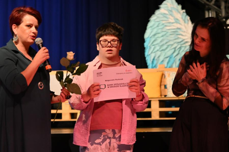 "Skrzydła, których nie widać"