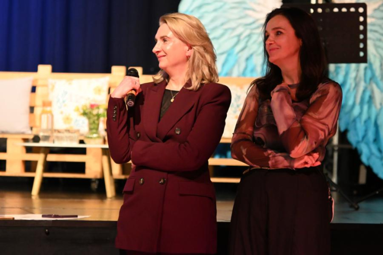 "Skrzydła, których nie widać"