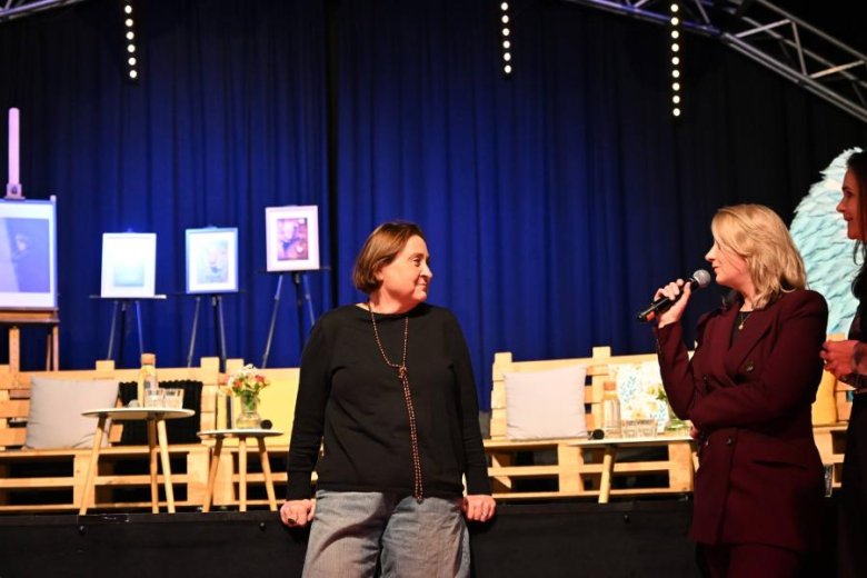 "Skrzydła, których nie widać"