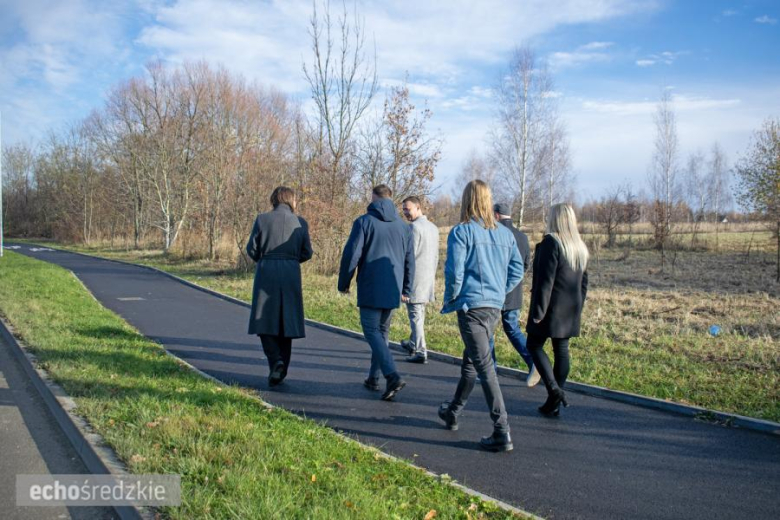 Nowa ścieżka wizytowana przez przedstawicieli Urzędu Miejskiego, samorządu i dewelopera