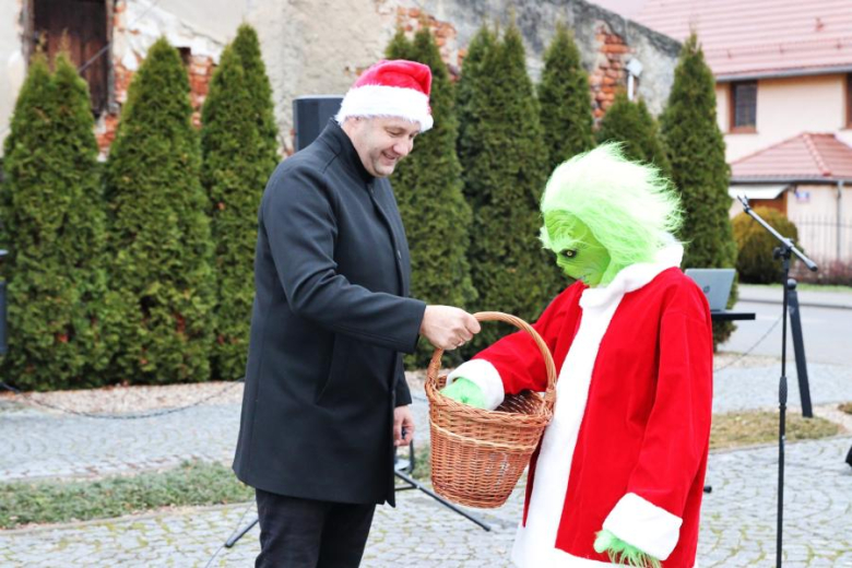 Uroczyste rozświetlenie świątecznej choinki