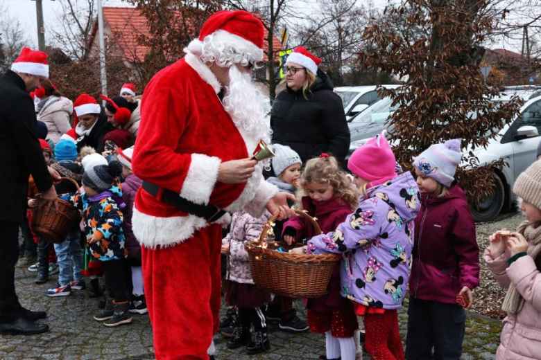 Uroczyste rozświetlenie świątecznej choinki