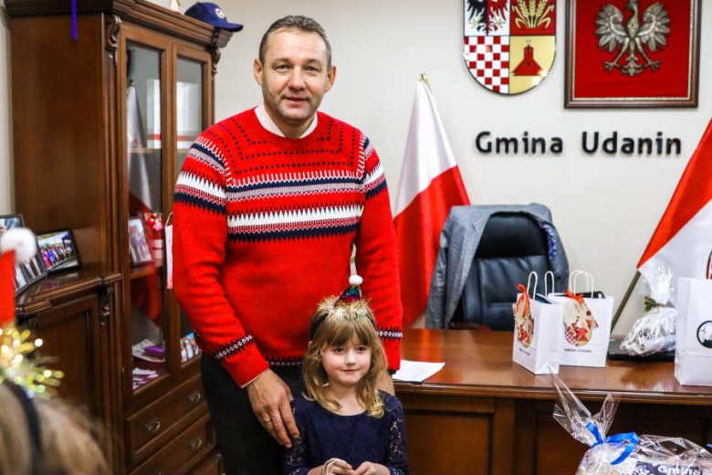 Wspólne ubieranie choinki