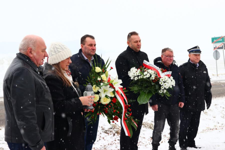 Złożono kwiaty przy pomniku w Jarostowie