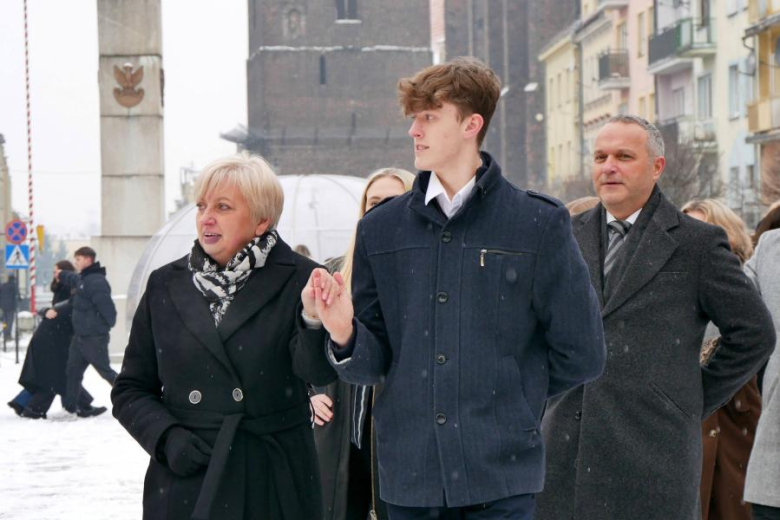 Średzcy maturzyści zatańczyli dla Rolanda