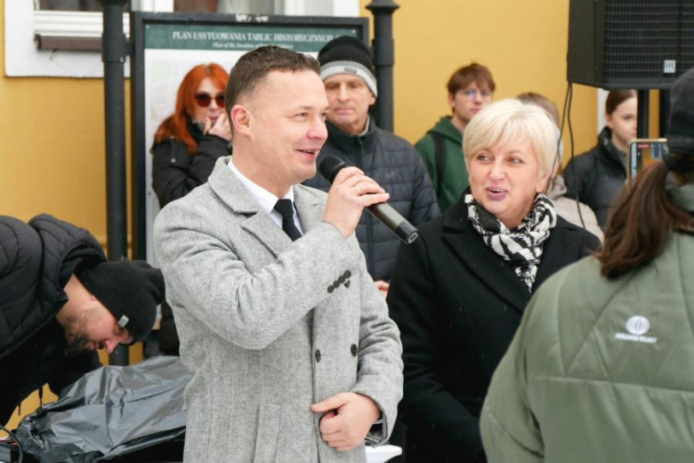 Średzcy maturzyści zatańczyli dla Rolanda