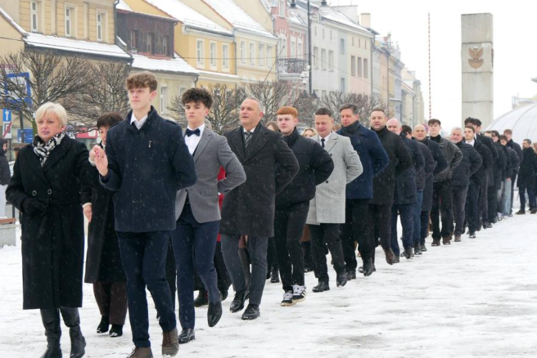 Średzcy maturzyści zatańczyli dla Rolanda