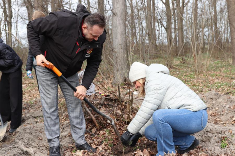 Wspólne sadzenie drzew