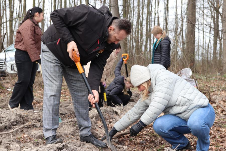 Wspólne sadzenie drzew