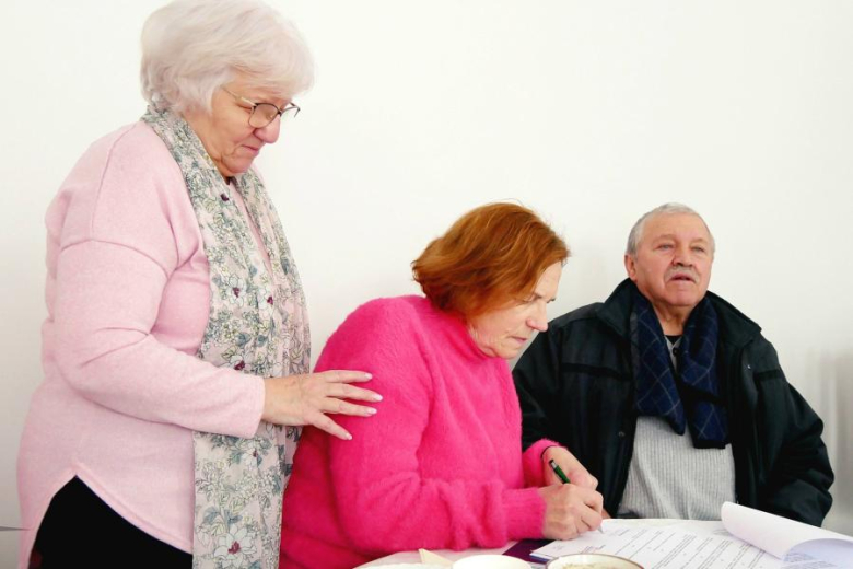 Podpisanie umowy użyczenia gminnego lokalu przeznaczonego na potrzeby szczepanowskich seniorów