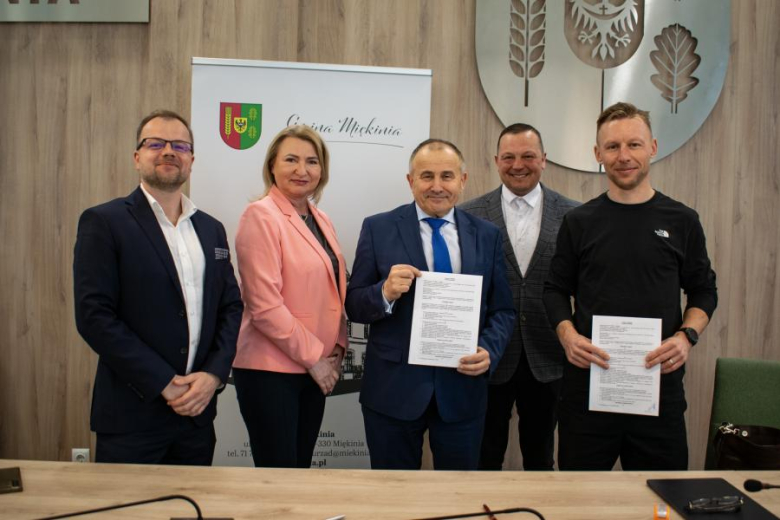 podpisanie umowy na budowę pumptruck w Wilkszynie