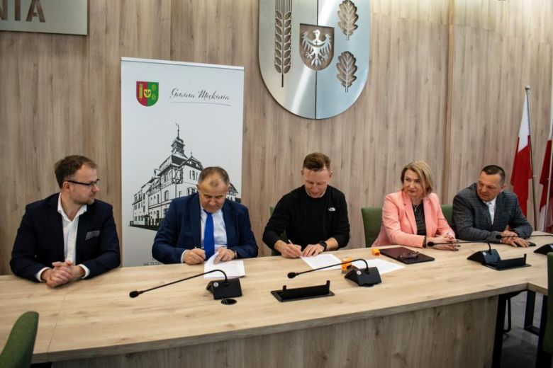 podpisanie umowy na budowę pumptruck w Wilkszynie