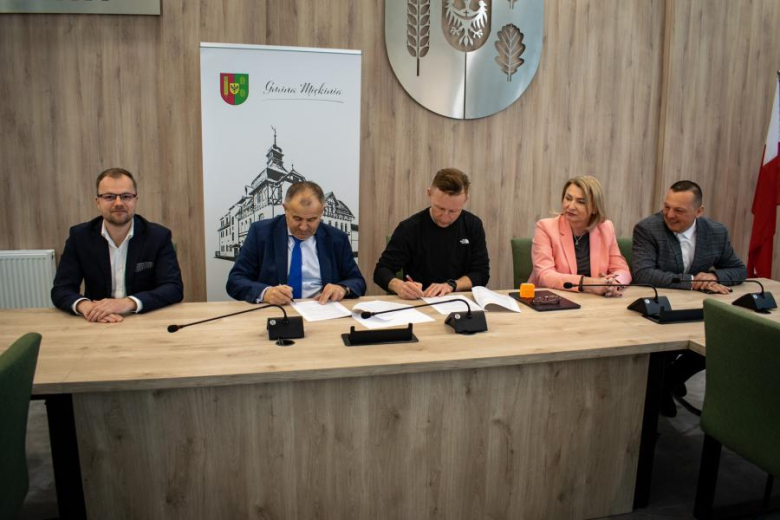 podpisanie umowy na budowę pumptruck w Wilkszynie