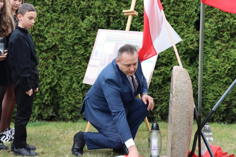 Symboliczny hołd dla zamordowanych w 1940 roku