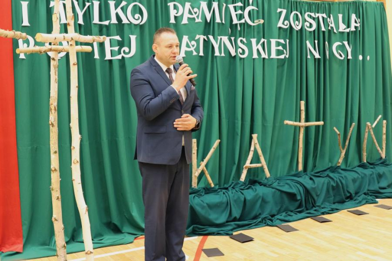 Symboliczny hołd dla zamordowanych w 1940 roku