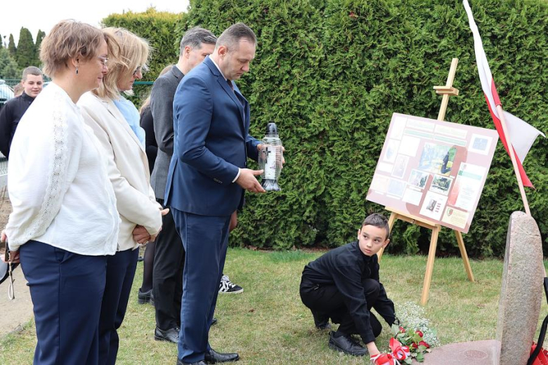 Symboliczny hołd dla zamordowanych w 1940 roku