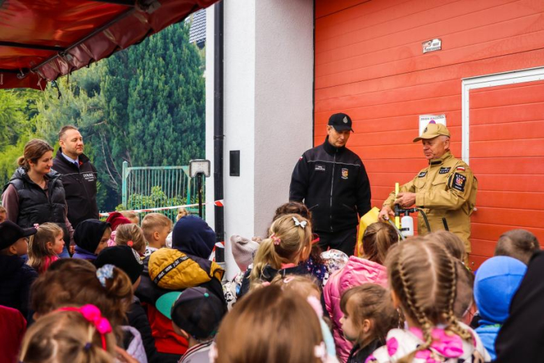 Remizę strażacką odwiedziły dzieci z Zespołu Szkolno-Przedszkolnego w Udaninie