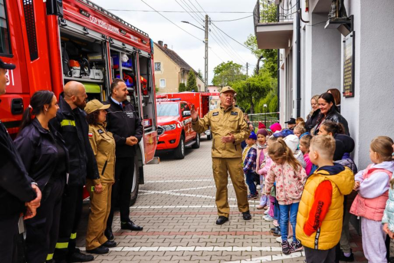 Remizę strażacką odwiedziły dzieci z Zespołu Szkolno-Przedszkolnego w Udaninie