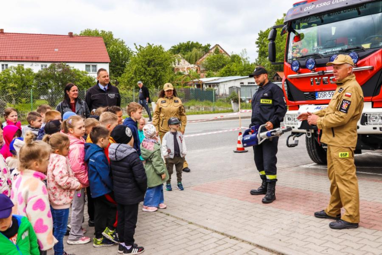 Remizę strażacką odwiedziły dzieci z Zespołu Szkolno-Przedszkolnego w Udaninie