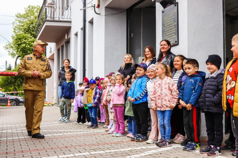 Remizę strażacką odwiedziły dzieci z Zespołu Szkolno-Przedszkolnego w Udaninie