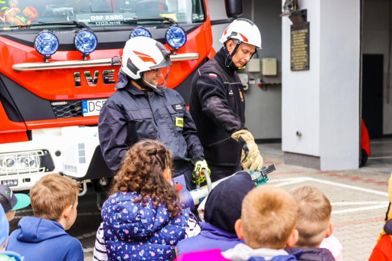 Remizę strażacką odwiedziły dzieci z Zespołu Szkolno-Przedszkolnego w Udaninie