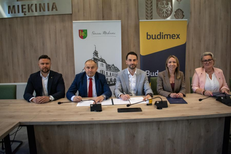 Drugi etap budowy multimodalnego węzła przesiadkowego w Miękini